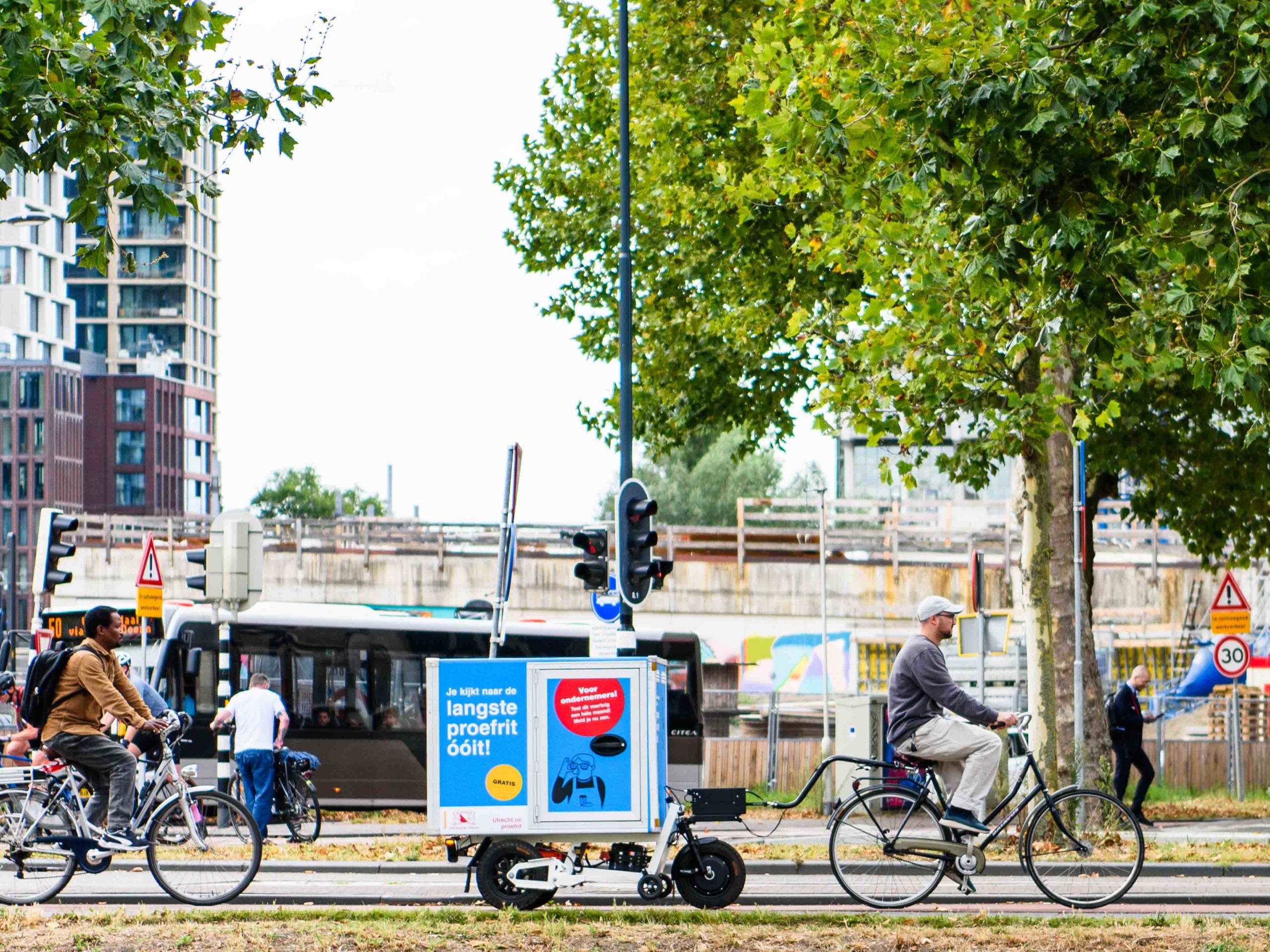NÜWIEL eTrailer cargo bike solution being tested by a local business in Utrecht's city center as part of a free one-month trial project for sustainable urban logistics.